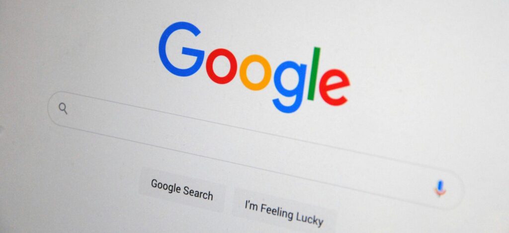 Fotografía de una pantalla en la que se puede ver la página de inicio de Google